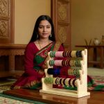 আপনার শখের চুড়ি গুলোকে সাজিয়ে রাখুন নান্দনিক মেহেগনি কাঠের চুরির আলনায়।