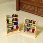 আপনার শখের চুড়ি গুলোকে সাজিয়ে রাখুন নান্দনিক মেহেগনি কাঠের চুরির আলনায়।