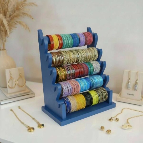 কাঠের চুরির আলনায়, 5Leyar