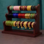 কাঠের চুরির আলনায়, 3Leyar