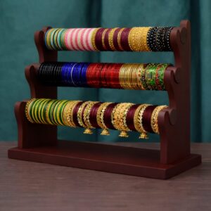 কাঠের চুরির আলনায়, 3Leyar