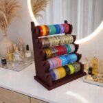 কাঠের চুরির আলনায়, 5Leyar