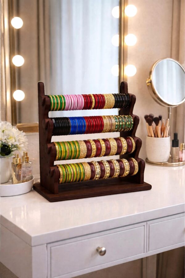 কাঠের চুরির আলনায়, 4Leyar,